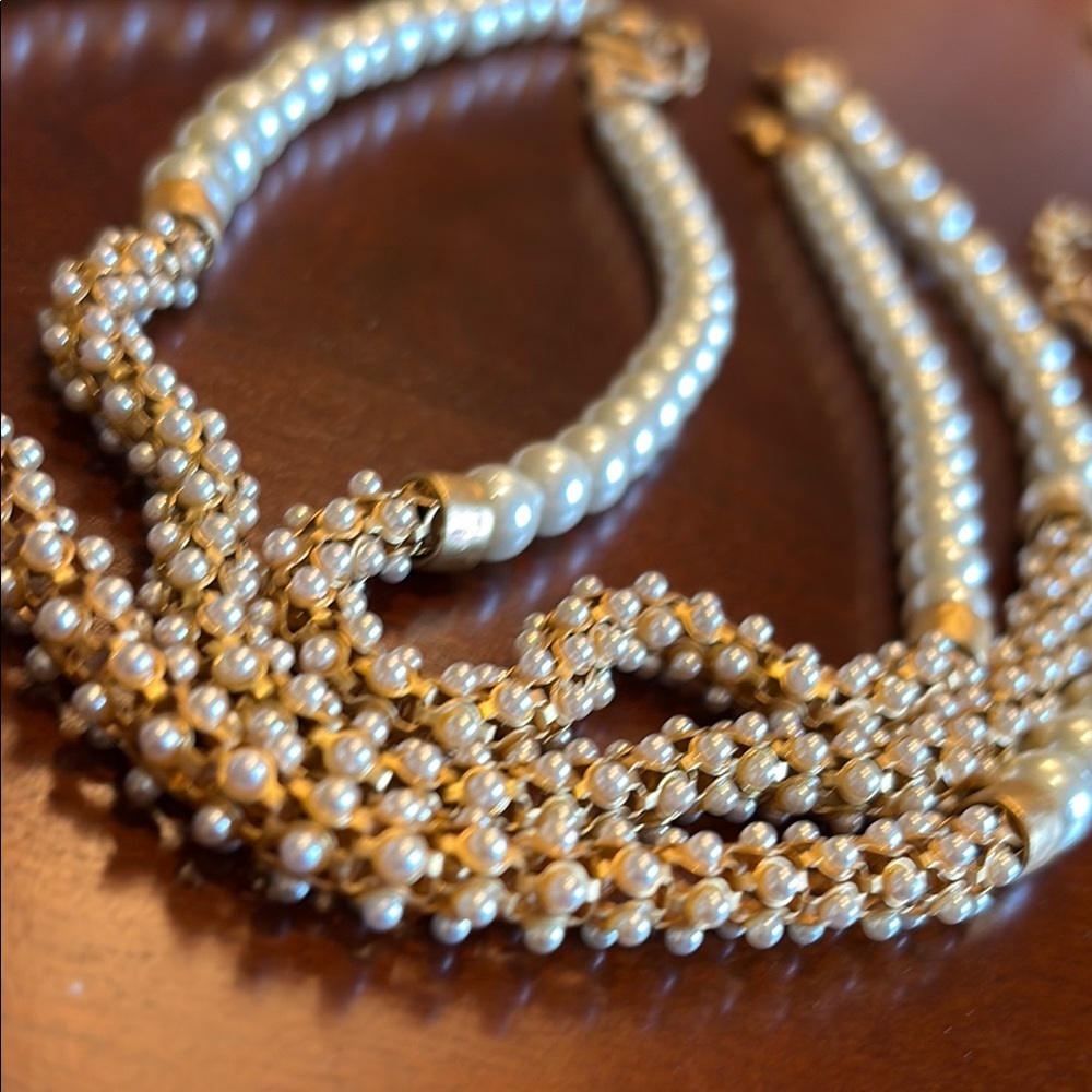 Elegant Gold and Cream Pearl Necklace